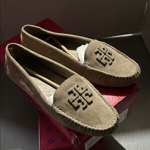Tory Burch Lowell Driver 2 Loafers/Moccasins, Grey Suede, Size 8.5